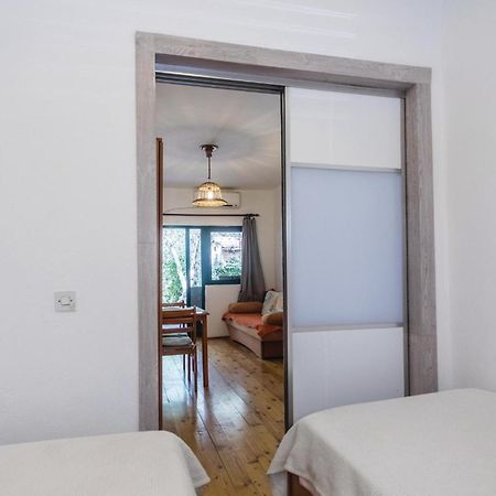 Awesome Apartment In Klek With Kitchen ภายนอก รูปภาพ
