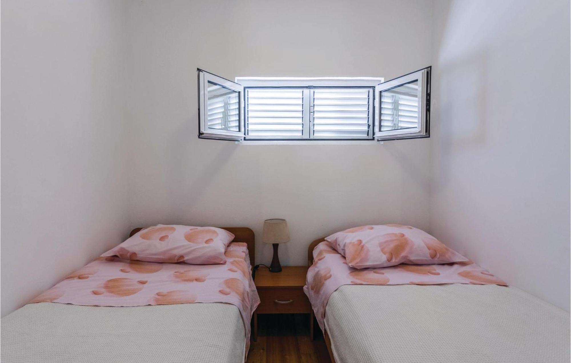 Awesome Apartment In Klek With Kitchen ภายนอก รูปภาพ