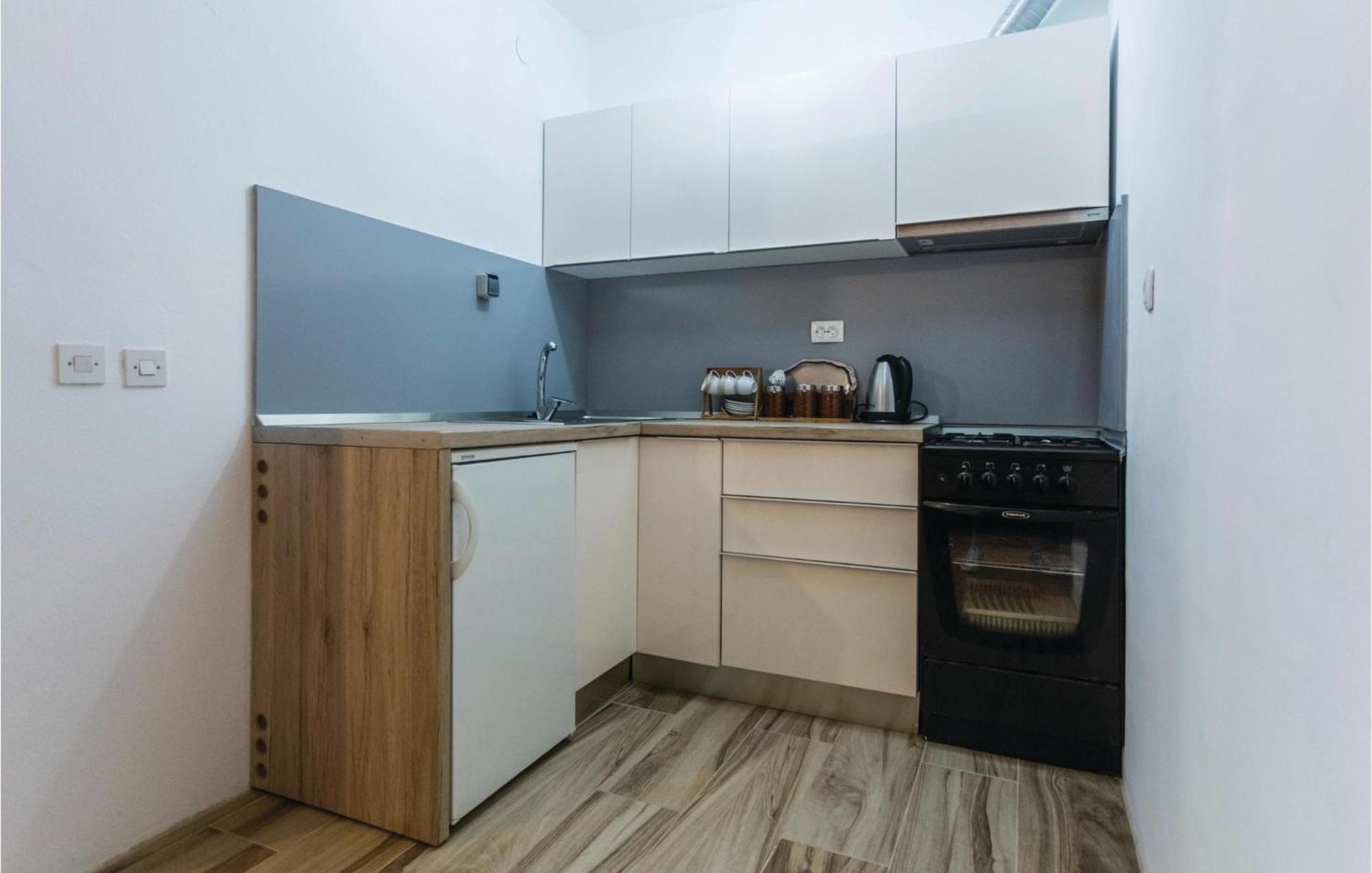Awesome Apartment In Klek With Kitchen ภายนอก รูปภาพ