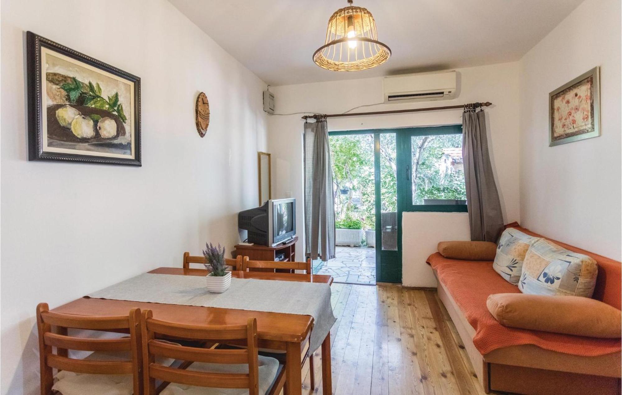 Awesome Apartment In Klek With Kitchen ภายนอก รูปภาพ