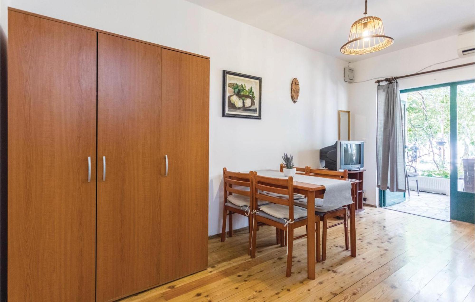 Awesome Apartment In Klek With Kitchen ภายนอก รูปภาพ